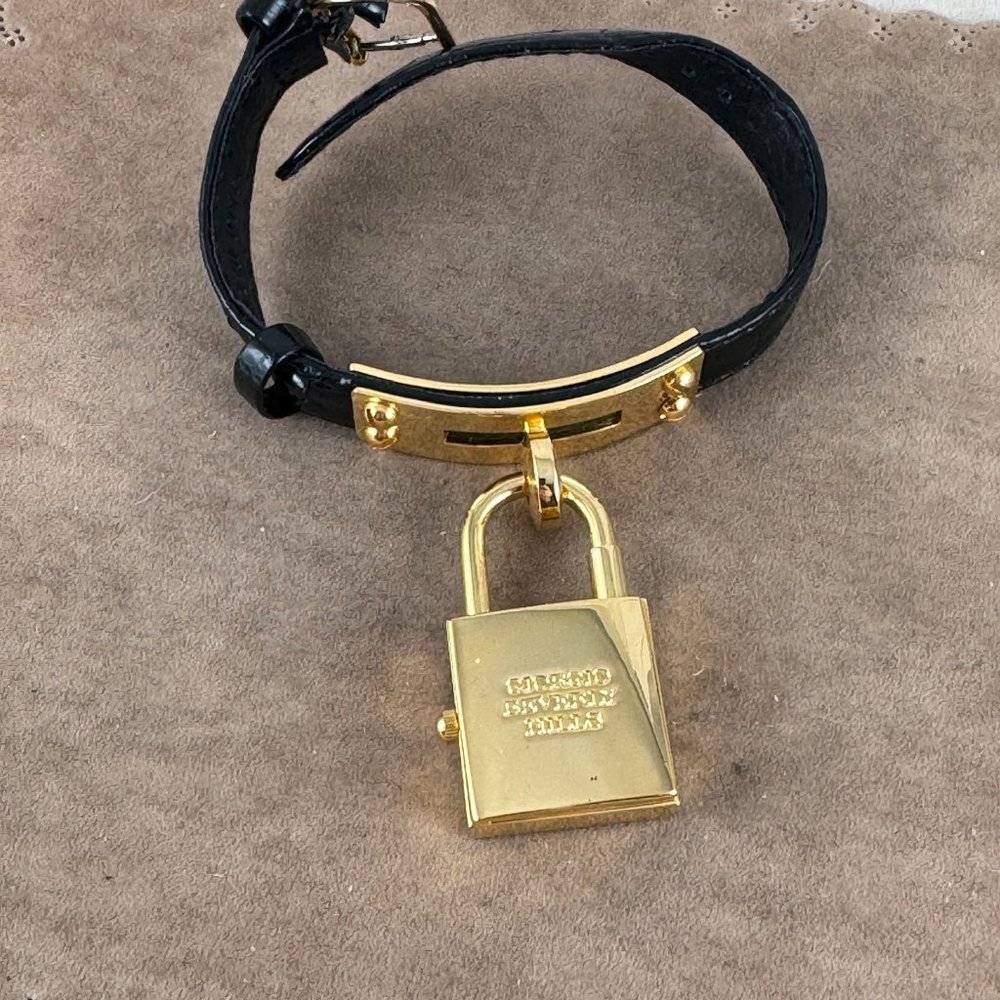 Giorgio Beverly Hills Women's Watch Gold Tone Lock Black Leather Bracelet - Picture 8 of 10